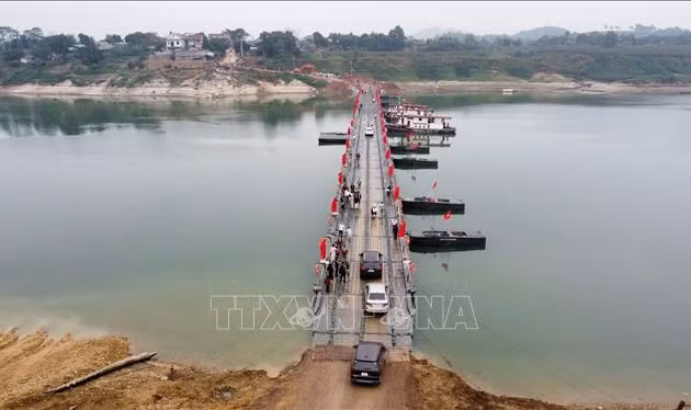 Điều động 160 cán bộ, chiến sĩ bảo đảm duy trì hoạt động cầu phao sông Lô