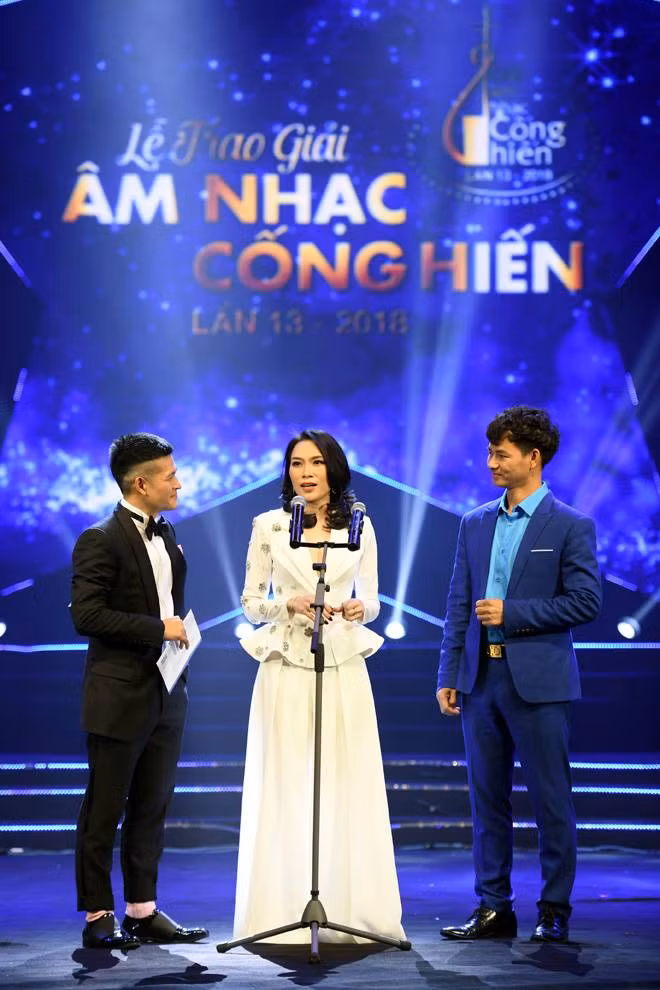 Ba cú đúp xứng đáng trong Giải thưởng Âm nhạc Cống hiến mùa thứ 13 ảnh 21
