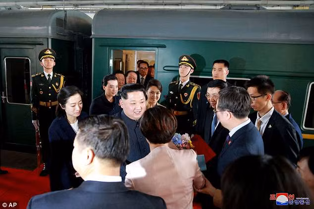 Toàn cảnh bên trong đoàn tàu bọc thép chở lãnh đạo Triều Tiên Kim Jong-un ảnh 5