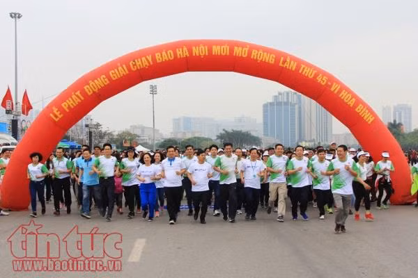 Gần 8.000 người chạy hết mình hưởng ứng Ngày chạy Olympic tại Hà Nội ảnh 4