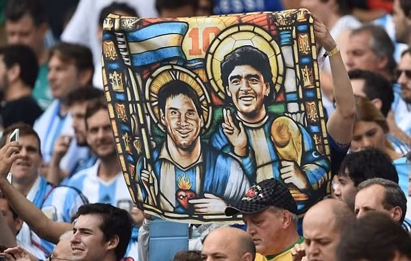 Xem Diego Maradona vụng về của hiện tại, nhớ một thiên tài bóng đá Argentina thuở xa xưa ảnh 4