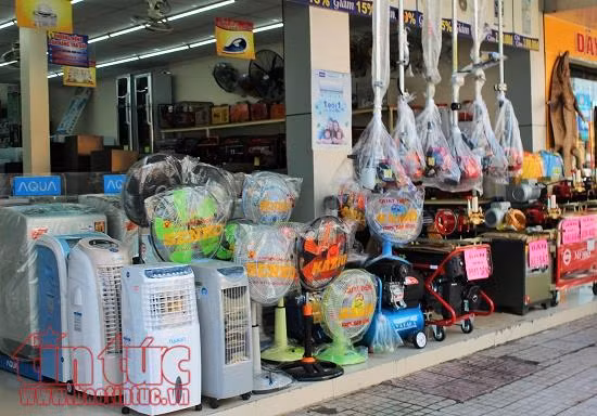 Nắng nóng kéo các mặt hàng làm mát 'nóng' không kém ảnh 1