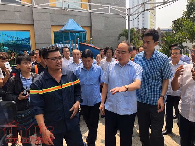 Chuông báo cháy không kêu, cửa ngăn cháy bị chèn đá ảnh 3