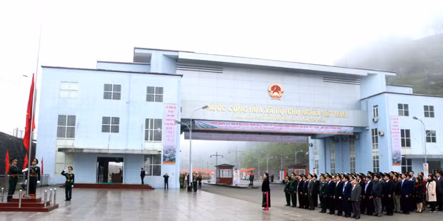 Mở cửa cặp cửa khẩu song phương Xín Mần (Việt Nam) - Đô Long (Trung Quốc) ảnh 1