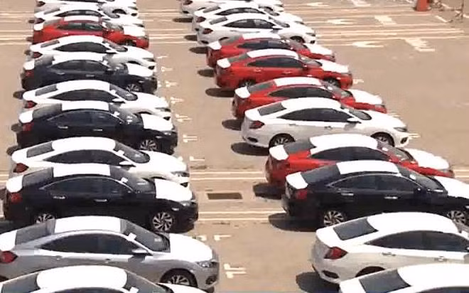 Ô tô lắp ráp trong nước giữ giá, khách hàng chờ xe nhập khẩu ảnh 1