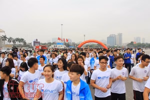 Gần 8.000 người chạy hết mình hưởng ứng Ngày chạy Olympic tại Hà Nội ảnh 5