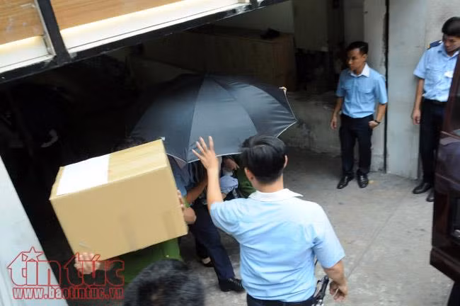 Bộ Công an khám xét trụ sở, bắt giữ 2 nữ cán bộ ngân hàng Eximbank chi nhánh TP Hồ Chí Minh ảnh 3