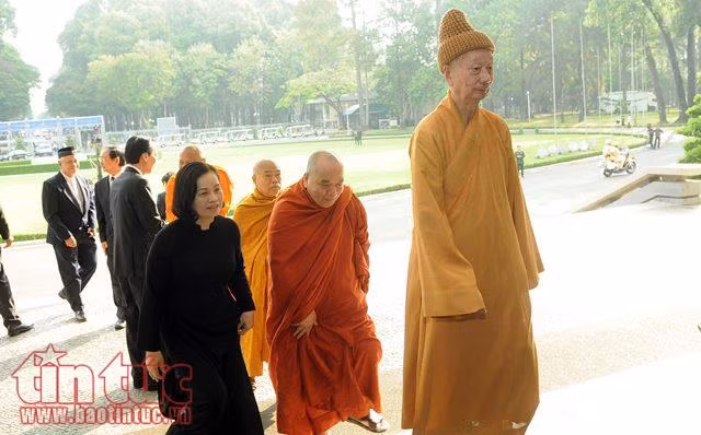 Dòng người đến viếng nguyên Thủ tướng Phan Văn Khải tại TP Hồ Chí Minh ảnh 11