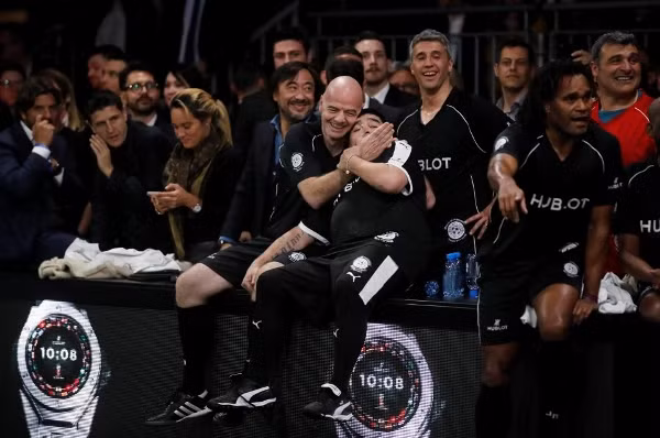 Xem Diego Maradona vụng về của hiện tại, nhớ một thiên tài bóng đá Argentina thuở xa xưa ảnh 2