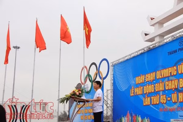 Gần 8.000 người chạy hết mình hưởng ứng Ngày chạy Olympic tại Hà Nội ảnh 2
