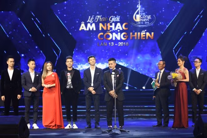 'Sao đại chiến' đại chiến tại Giải thưởng Âm nhạc Cống hiến lần thứ 13 ảnh 8