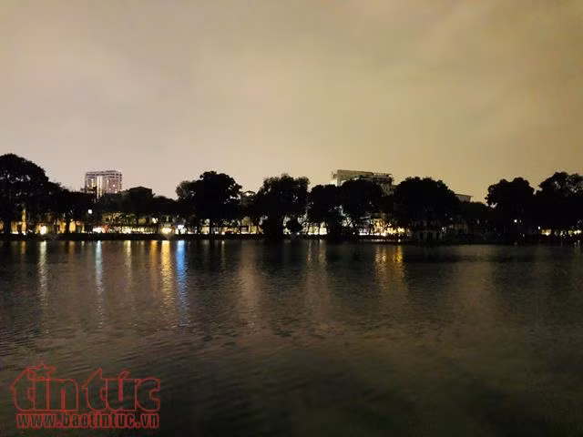 Những hình ảnh khác lạ khi Hà Nội tắt điện trong chiến dịch 'Giờ Trái đất' 2018 ảnh 10