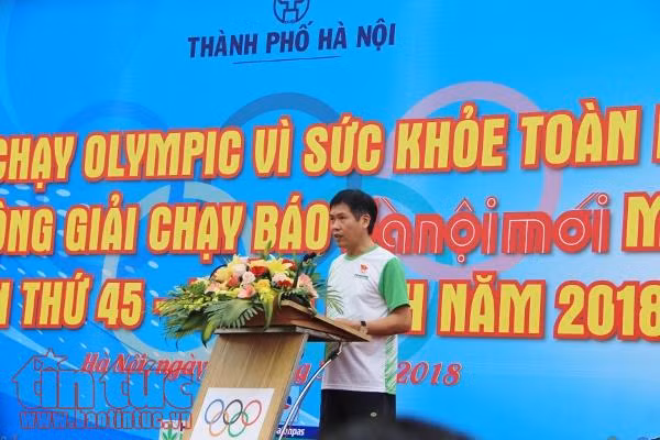 Gần 8.000 người chạy hết mình hưởng ứng Ngày chạy Olympic tại Hà Nội ảnh 1