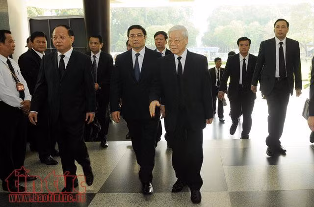 Dòng người đến viếng nguyên Thủ tướng Phan Văn Khải tại TP Hồ Chí Minh ảnh 1
