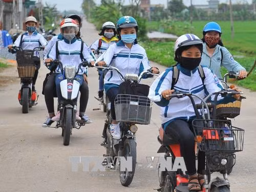 Ninh Bình: Người dân huyện Yên Khánh đeo khẩu trang cả ngày vì sợ 'mùi lạ' ảnh 1