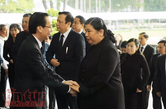 Dòng người đến viếng nguyên Thủ tướng Phan Văn Khải tại TP Hồ Chí Minh ảnh 6