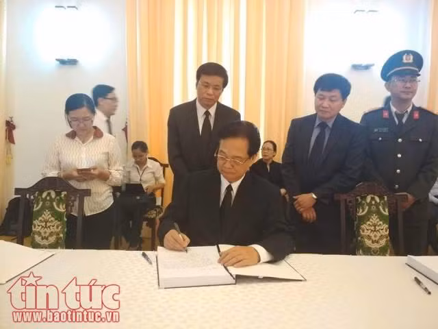 Xúc động lễ viếng nguyên Thủ tướng Phan Văn Khải tại TP Hồ Chí Minh ảnh 4