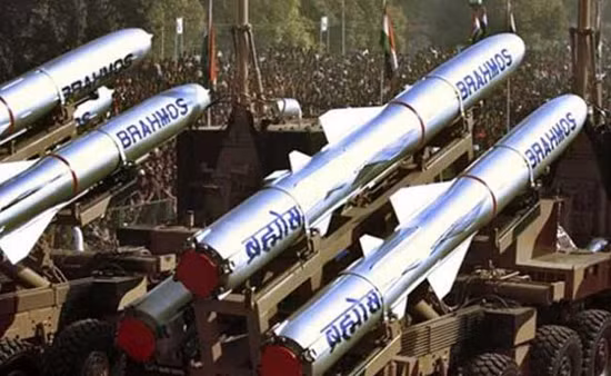 Ấn Độ thử thành công tên lửa hành trình siêu thanh BrahMos ảnh 1