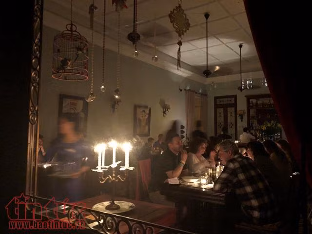 Những hình ảnh khác lạ khi Hà Nội tắt điện trong chiến dịch 'Giờ Trái đất' 2018 ảnh 13