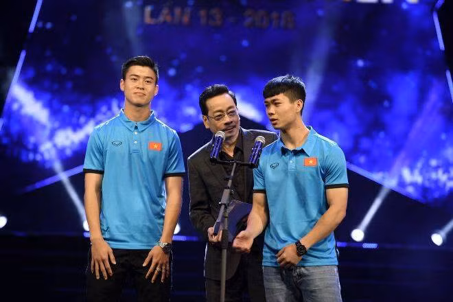 Ba cú đúp xứng đáng trong Giải thưởng Âm nhạc Cống hiến mùa thứ 13 ảnh 16