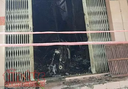 Cháy khi cả nhà đang ngủ say, bé trai 2 tuổi tử vong vì kẹt lại cùng mẹ ảnh 1
