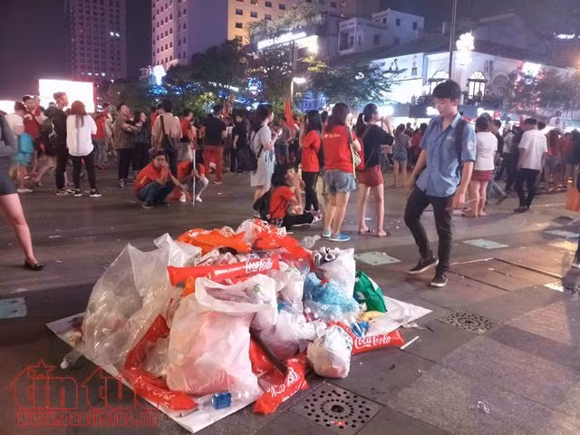 Trẻ càng lớn, ý thức ứng xử nơi công cộng càng kém ảnh 2