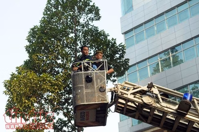 Giải cứu gần 20 người trong khách sạn bốc cháy ở TP Hồ Chí Minh ảnh 2