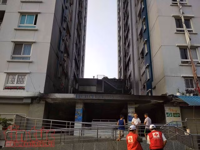 Chuông báo cháy không kêu, cửa ngăn cháy bị chèn đá ảnh 2