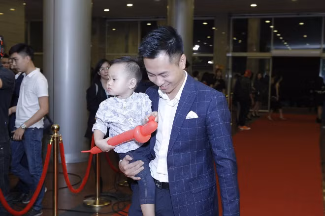 'Sao đại chiến' đại chiến tại Giải thưởng Âm nhạc Cống hiến lần thứ 13 ảnh 4