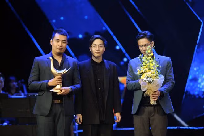 Ba cú đúp xứng đáng trong Giải thưởng Âm nhạc Cống hiến mùa thứ 13 ảnh 17