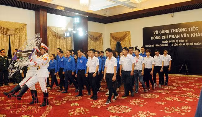Hơn 200 đoàn đại biểu và đông đảo người dân viếng nguyên Thủ tướng Phan Văn Khải tại TP Hồ Chí Minh ảnh 7