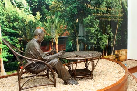 Nghĩa tình từ bức tượng Bác Hồ ở TTXVN ảnh 1