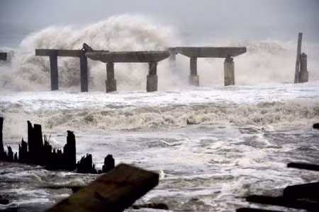 Mỹ tuyên bố 'thảm họa nghiêm trọng' do siêu bão Sandy ảnh 1