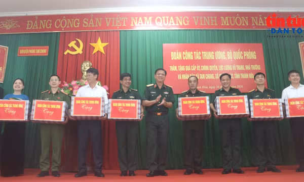 Bộ đội Biên phòng tận tụy, hết lòng bám bản, giúp đỡ nhân dân