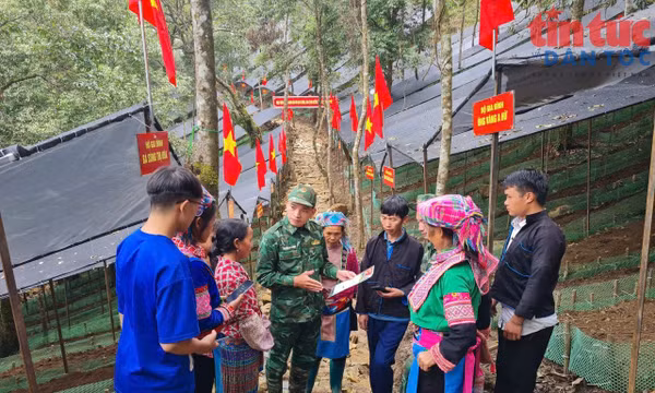 Chiến sĩ quân hàm xanh mang ‘Ánh sáng số’ đến bản Vàng Ma Chải