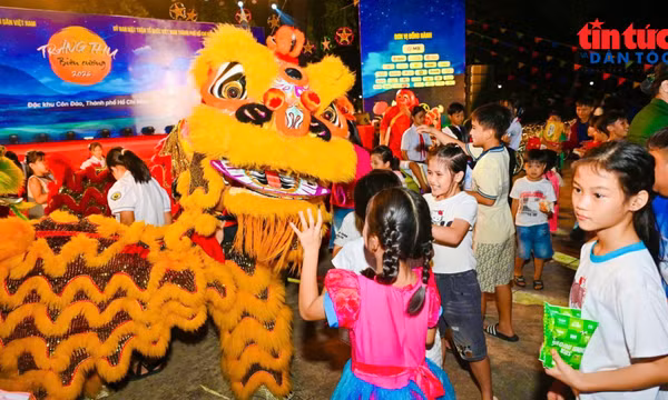 Đêm hội“Trăng thu biên cương”: Lan tỏa tình quân dân tại Đặc khu Côn Đảo