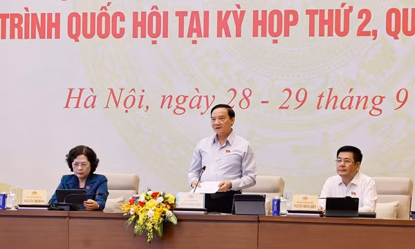 Phó Chủ tịch Quốc hội Nguyễn Khắc Định điều hành Hội nghị đại biểu Quốc hội chuyên trách lần thứ Nhất, sáng 29/9.