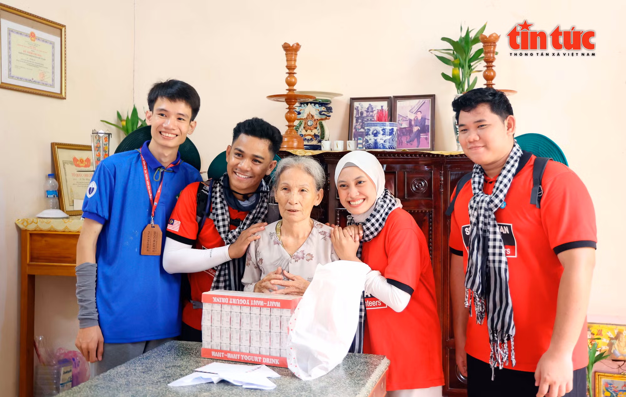 Kết nối hoạt động tình nguyện với bạn bè quốc tế
