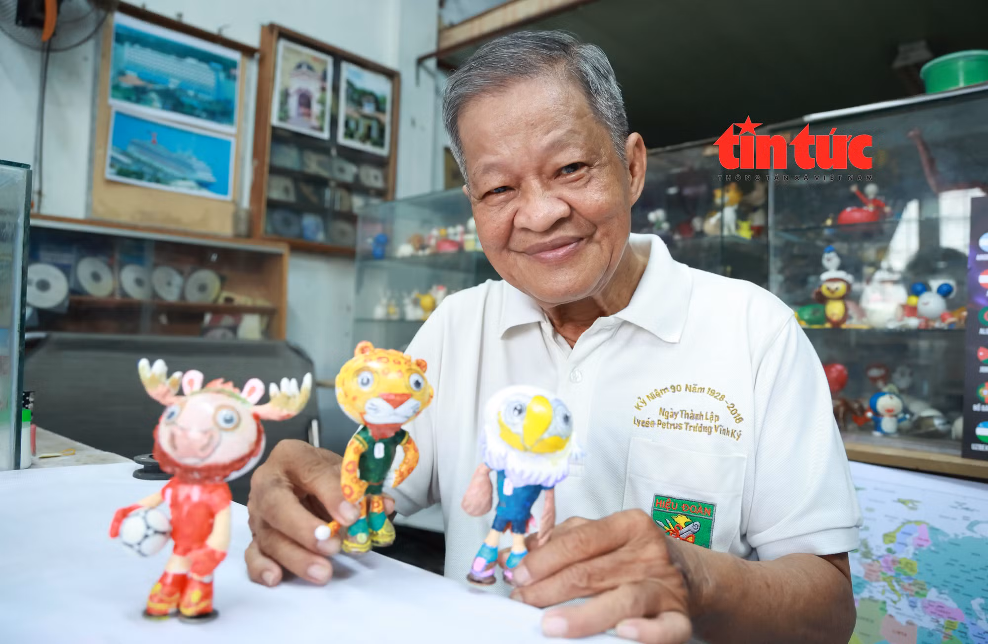 Độc đáo linh vật World Cup bằng vỏ trứng của thầy giáo U75