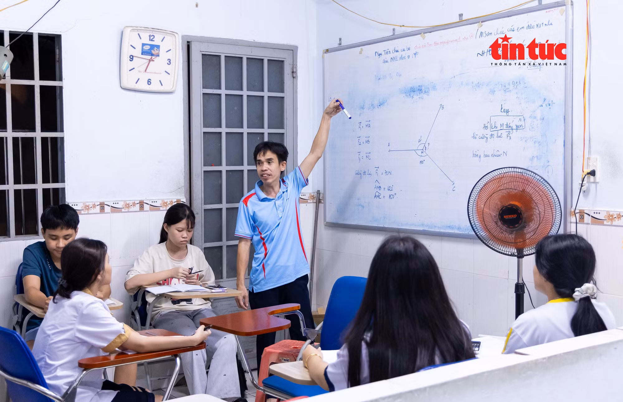 Lớp học miễn phí dành cho trẻ em ở xóm trọ