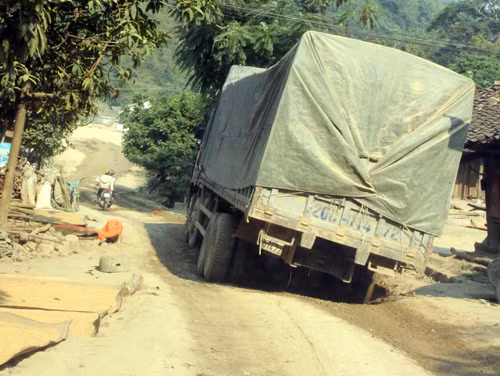 Xây dựng hạ tầng giao thông đồng bộ, hiện đại ảnh 2