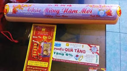 Đầu giờ chiều, khách vẫn xếp hàng dài mua vàng Thần Tài ảnh 8