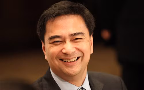 Tòa án Thái Lan bác bỏ cáo buộc đối với cựu Thủ tướng Abhisit ảnh 1