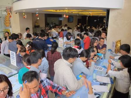 Người Sài Gòn đổ xô mua vàng ngày Thần Tài ảnh 2
