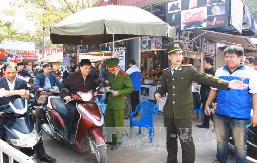 Hà Nội đón Tết trong không khí phấn khởi và yên bình ảnh 1