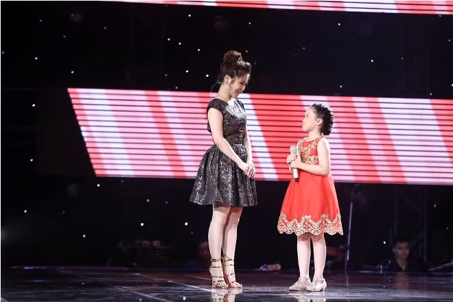 The Voice Kids 2017: Trần Xương Nhi hát 'Ba kể con nghe' hồn nhiên mà làm 'đắm lòng' HLV ảnh 2