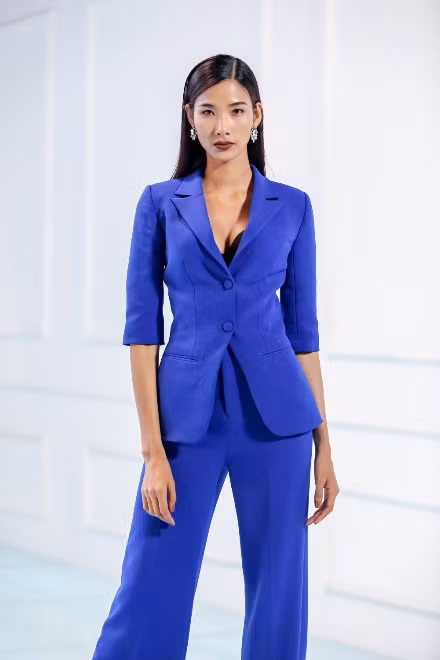 The Face tập 11: Hoàng Thuỳ chọn sắc xanh đầy cá tính, lăn lộn cùng thí sinh ảnh 4