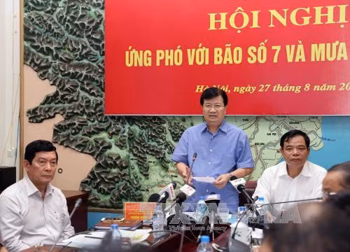 Phó Thủ tướng Trịnh Đình Dũng yêu cầu khẩn trương ứng phó với bão số 7 ảnh 1