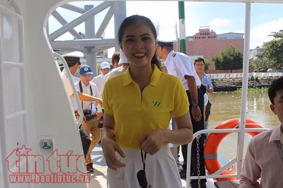 Cận cảnh tàu buýt đường sông đầu tiên tại TP Hồ Chí Minh ảnh 2