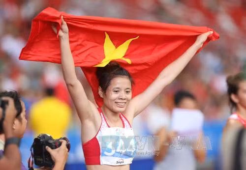 Tặng quà 'cô gái Vàng' của điền kinh Việt Nam ảnh 1